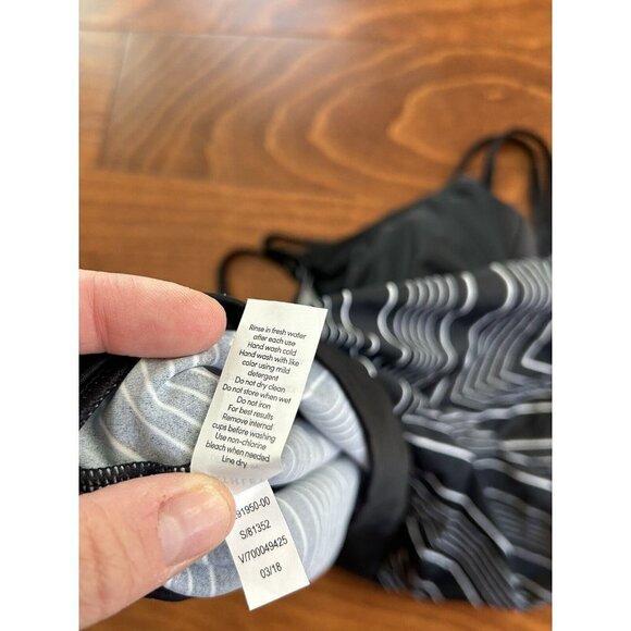 Athleta Chevron Tankini with Underwire 32D/DD Black & White Layered Swim Top NWT - Picture 8 of 8